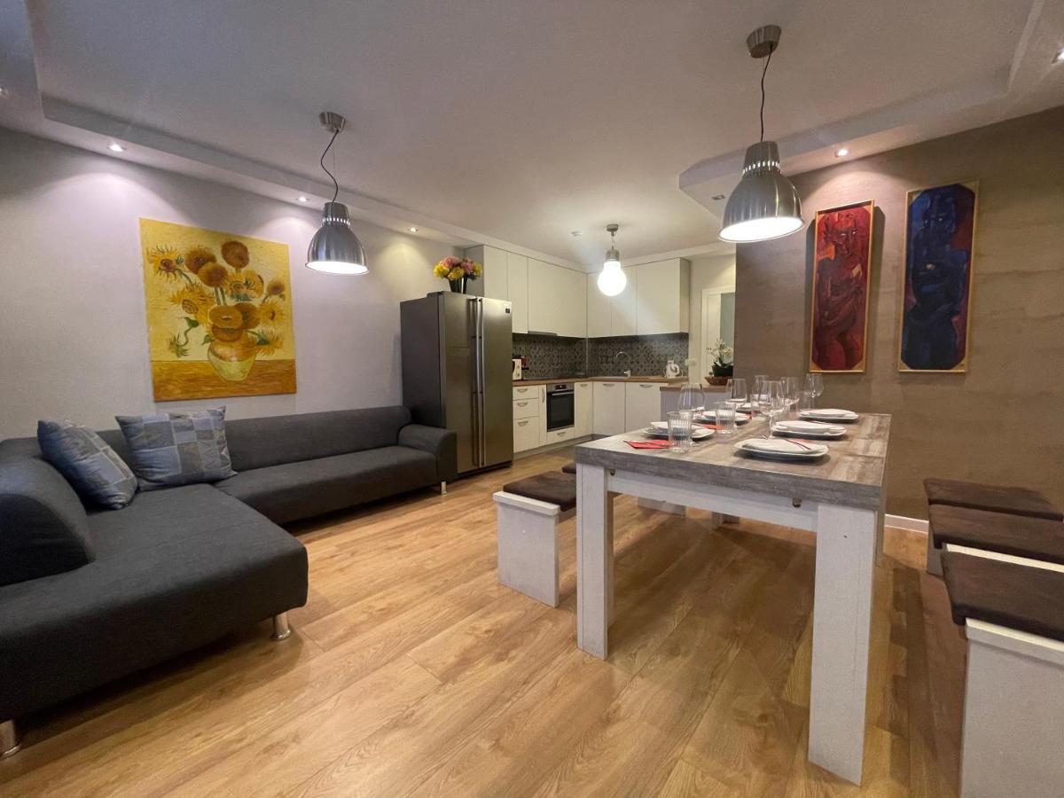 Luxury In Center 2