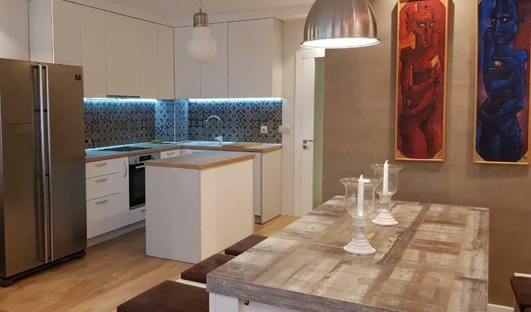Apartment Luxury In Center 2 Warna